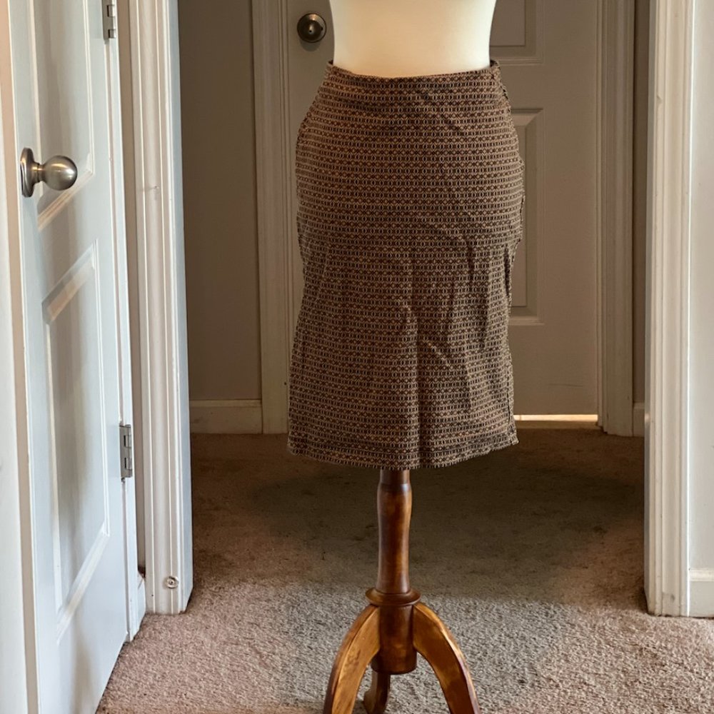 Soho apparel pencil skirt gold and black print Large